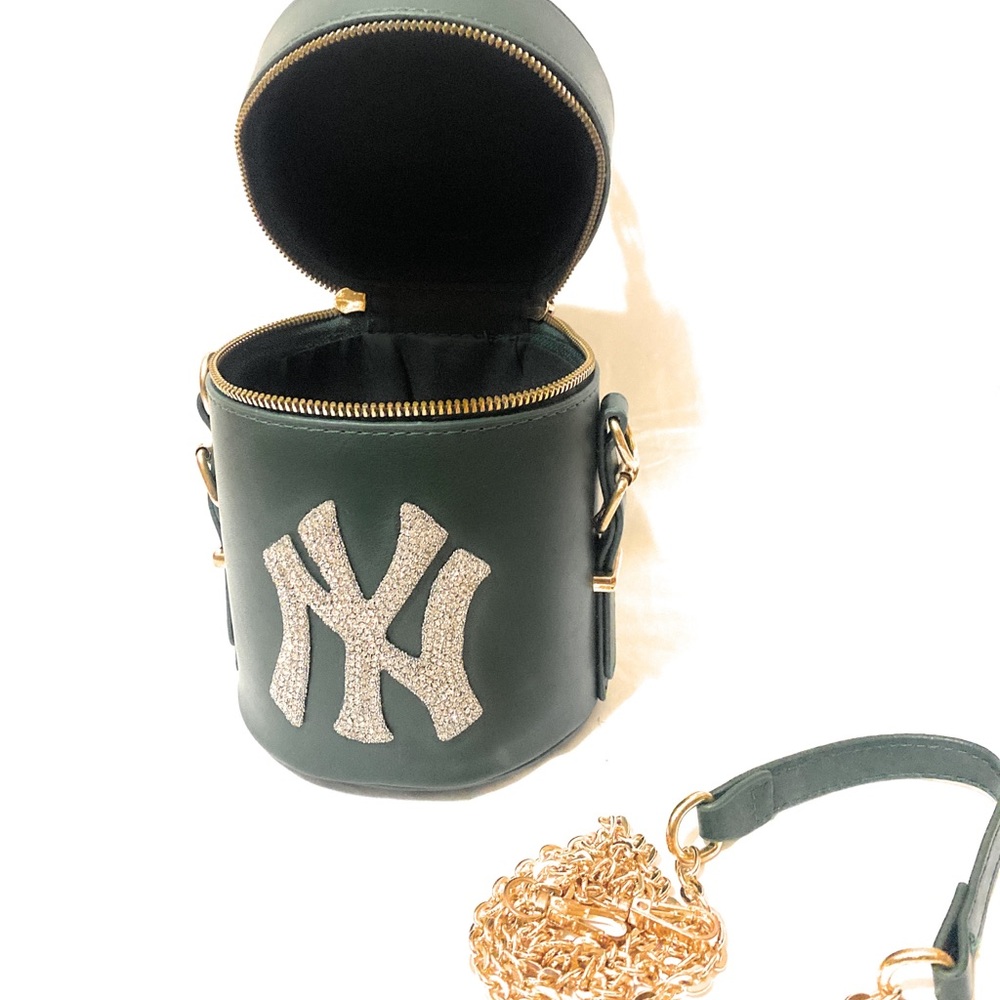 NY Yankees bucket purse